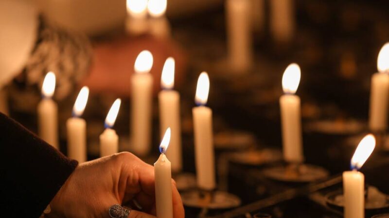 Kirchen in Grevenbroich organisieren Gedenkgottesdienst: „Ich muss oft mit den Eltern der verstorbenen Kinder weinen“