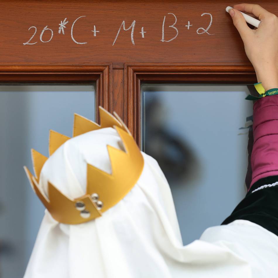 Kinder ziehen von Tür zu Tür: Leverkusener Sternsinger engagieren sich gegen Kinderarbeit