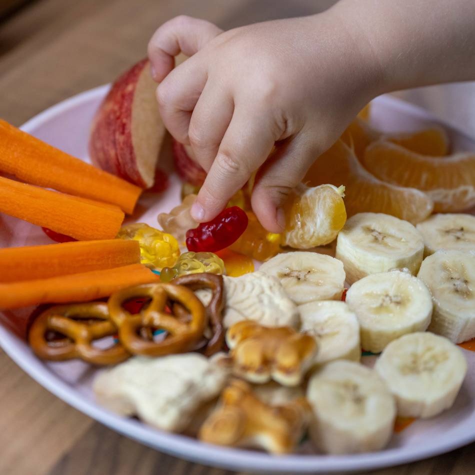 Apotheke in Leverkusen initiiert Projekt: Vier Kitas auf Du und Du mit der Ernährungspyramide