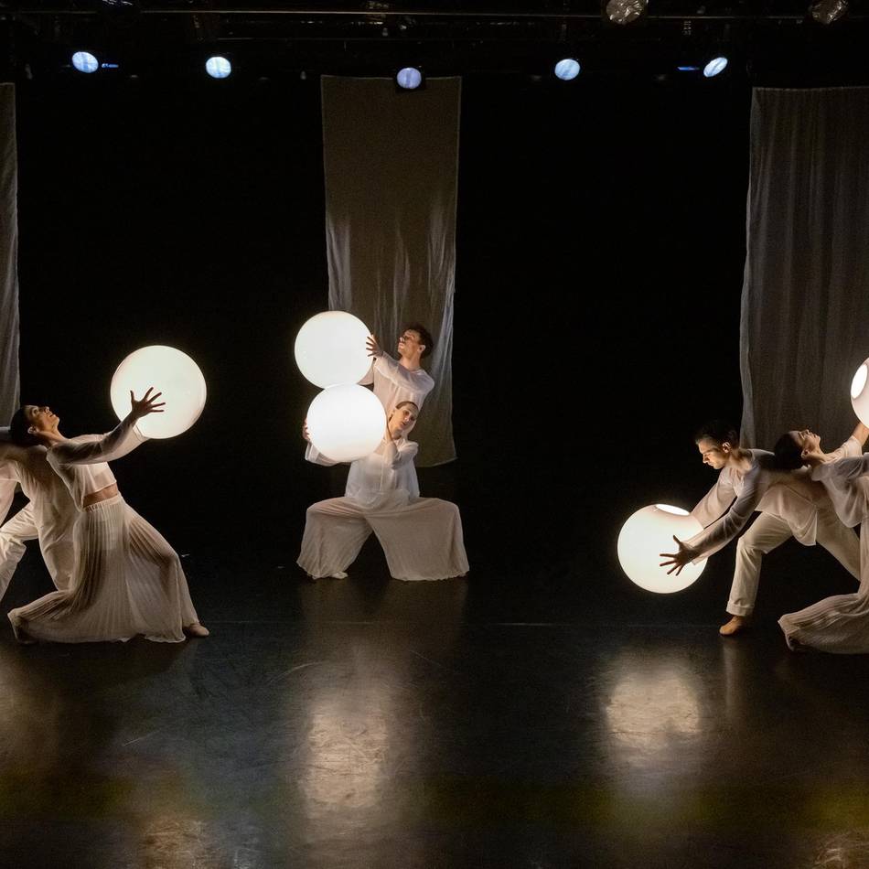 Ballett am Theater Mönchengladbach: Zwischen Identitätssuche und fiktiven Traumwelten