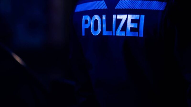 Parfumdiebstahl in Kleve: Ladendieb gesucht – Polizei veröffentlicht Bilder aus Überwachungskamera