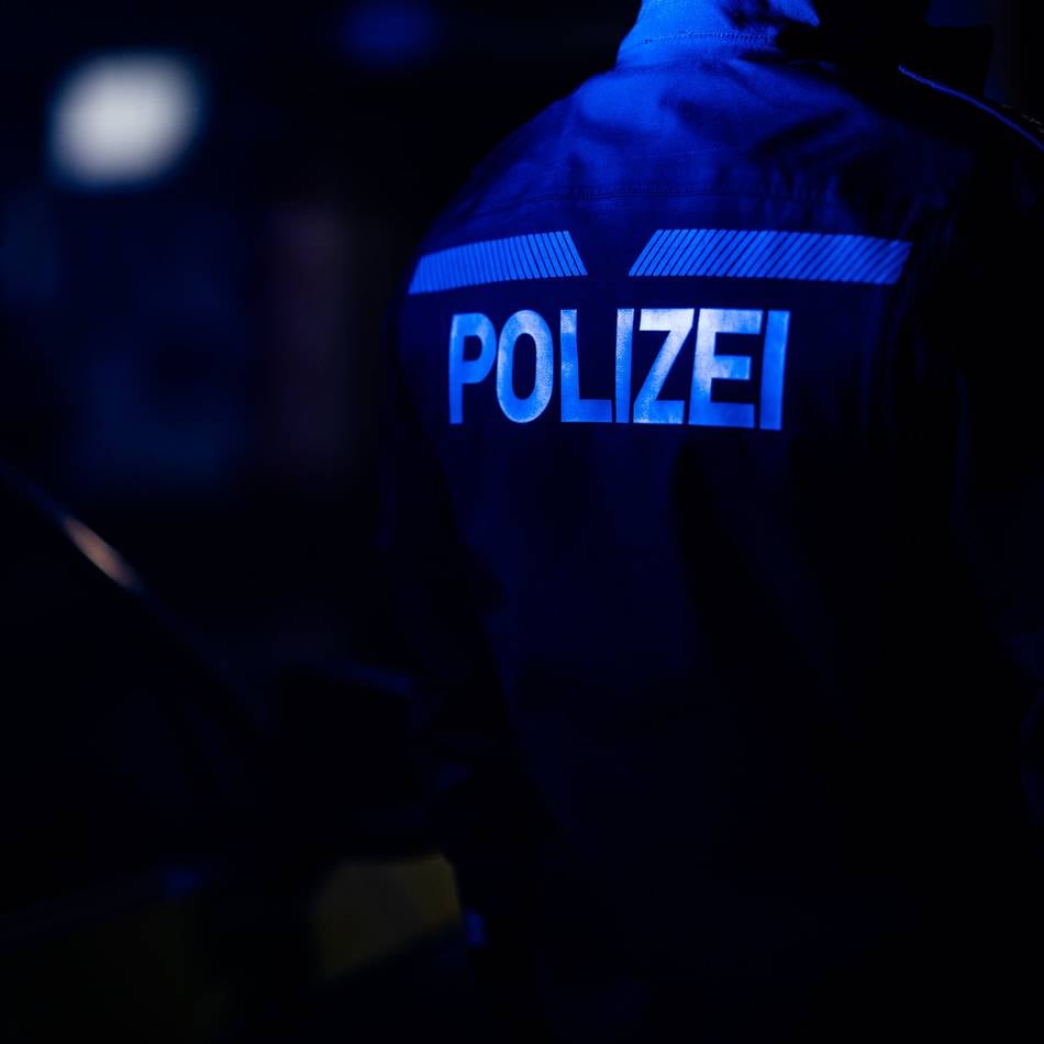Parfumdiebstahl in Kleve: Ladendieb gesucht – Polizei veröffentlicht Bilder aus Überwachungskamera