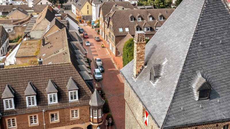Entscheidung im Stadtrat: Monheims Altstadt steht vor der Solarwende