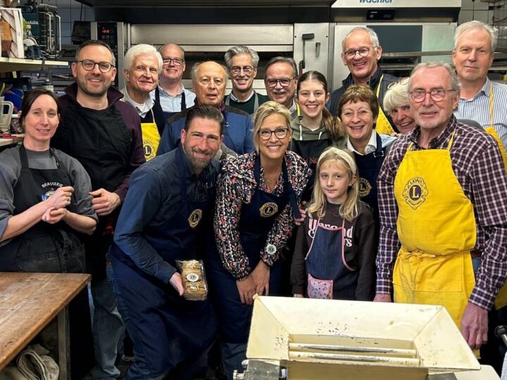 Beliebtes Weihnachtsgebäck: Meerbuscher Lions backen Spekulatius für den guten Zweck