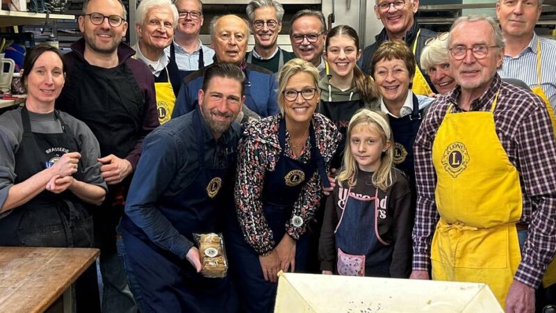 Beliebtes Weihnachtsgebäck: Meerbuscher Lions backen Spekulatius für den guten Zweck