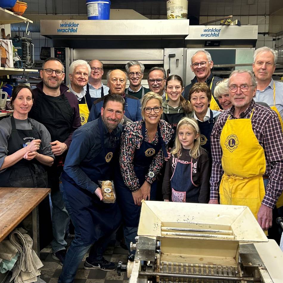 Beliebtes Weihnachtsgebäck: Meerbuscher Lions backen Spekulatius für den guten Zweck