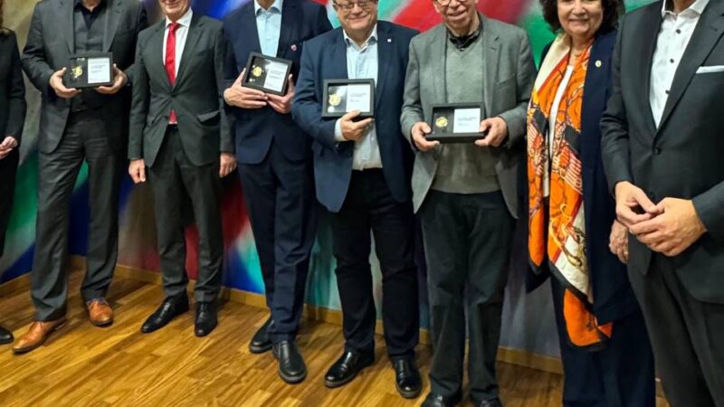 Auszeichnung in Hilden: Besondere Ehrung bei der Sparkasse