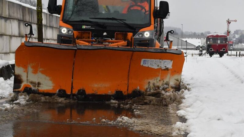 Hückeswagener zahlen 2026 mehr: Streit im Rat um Erhöhung der Straßenreinigungsgebühren