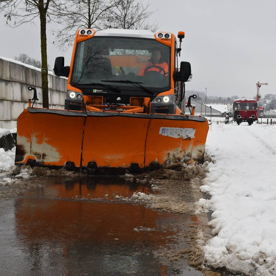Hückeswagener zahlen 2026 mehr: Streit im Rat um Erhöhung der Straßenreinigungsgebühren