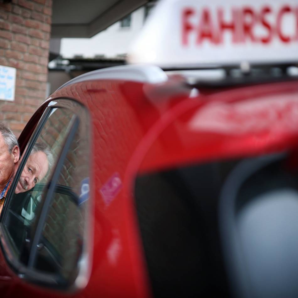 Anmeldezahlen der Mettmanner Fahrschulen gesunken: Lohnt sich das Warten auf den billigen Führerschein?