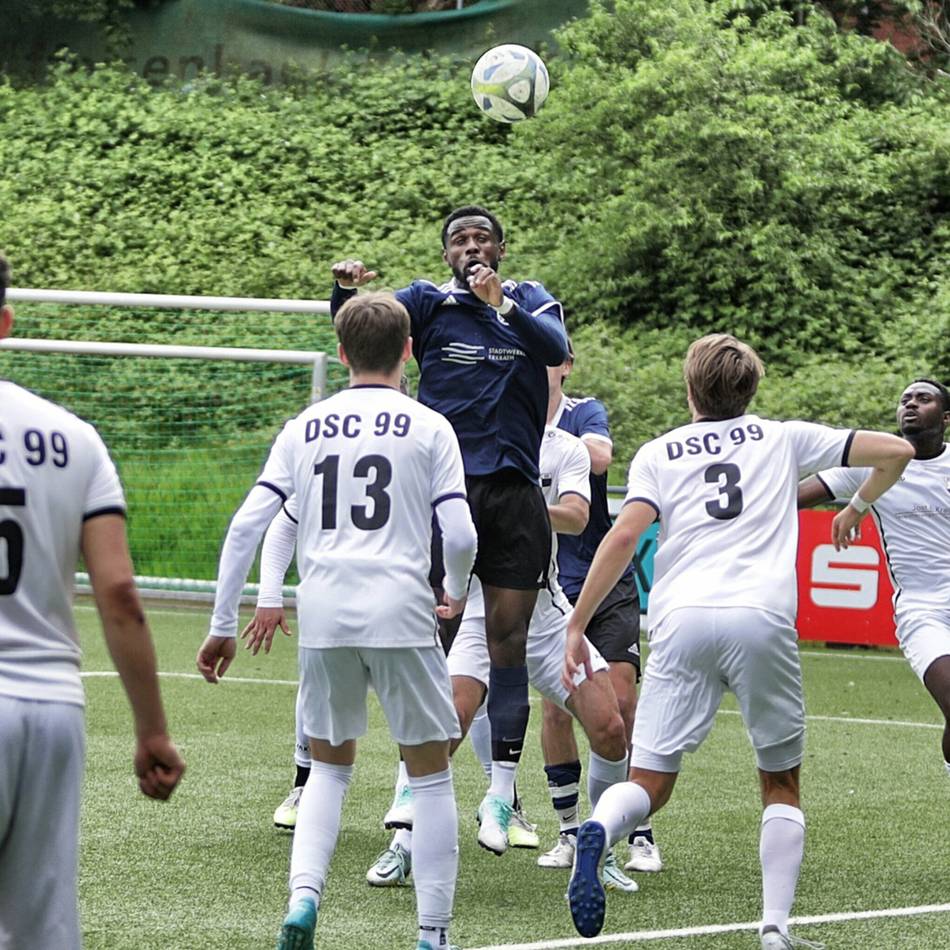 Der Torjäger fehlt: Rhenania Hochdahl vergibt gegen Grevenbroich zu viele Chancen