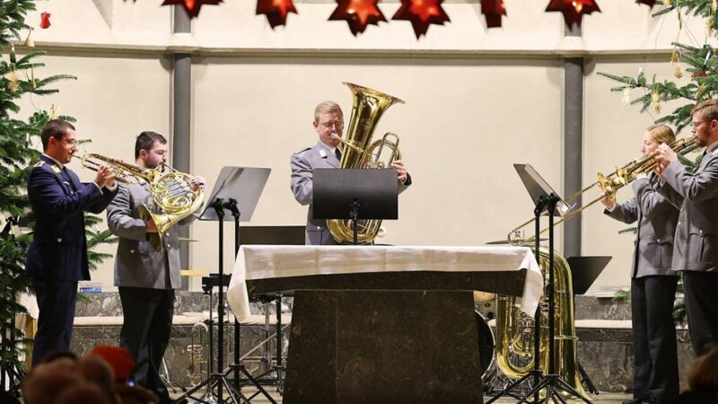 Lions-Benefizkonzert in Hilden: Und immer schwingt die Sehnsucht nach Frieden mit