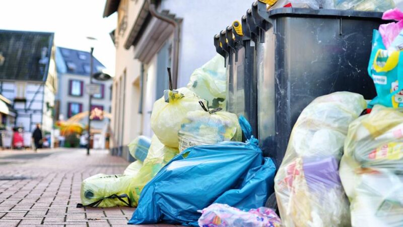 Mitten in Hilden: Einzelhändler ärgern sich über Müllberg