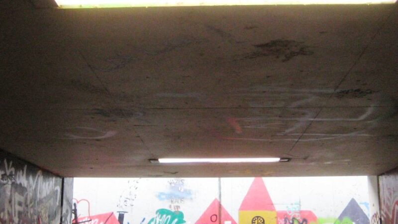 Straßenbild in Korschenbroich: Ideen gegen die Tristesse eines Fußgängerüberwegs