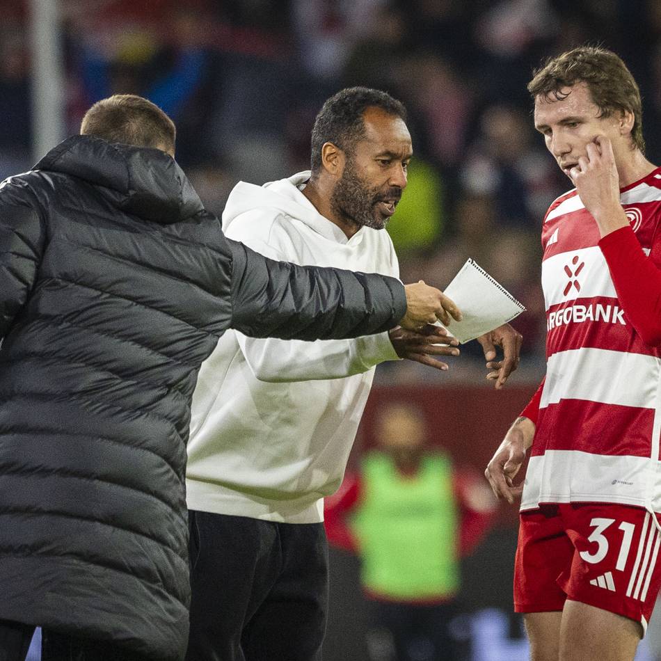 Sobottka-Rückkehr, Thioune-Laudatio, Tabellenspitze: So wird das Fortuna-Jahr 2026 – ein satirischer Ausblick