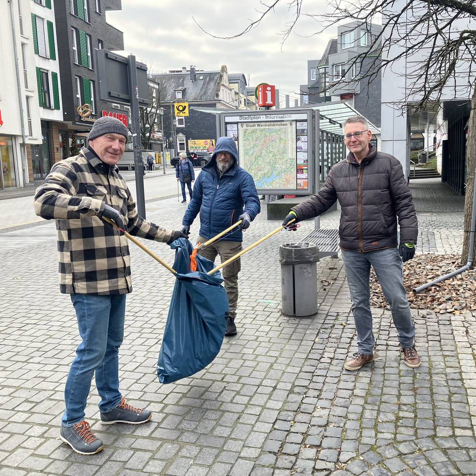 Aufräum-Aktion vor Weihnachten in Wermelskirchen: Stadtverwaltung greift zur Zange