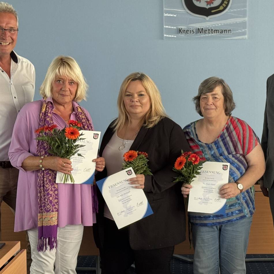 Schlichten in Betreuungseinrichtungen: Drei Ombudsfrauen helfen bei Pflege-Konflikten