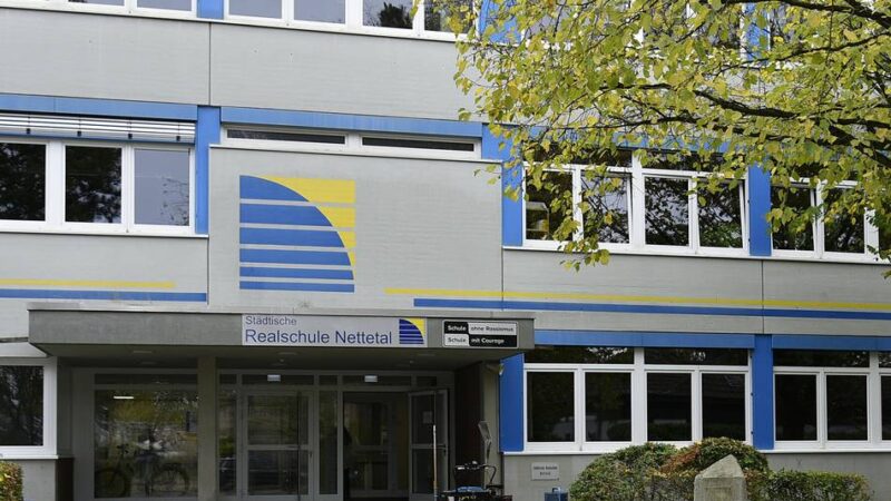 Nettetaler Ausschuss tagt: Zwei Schuldächer müssen dringend saniert werden