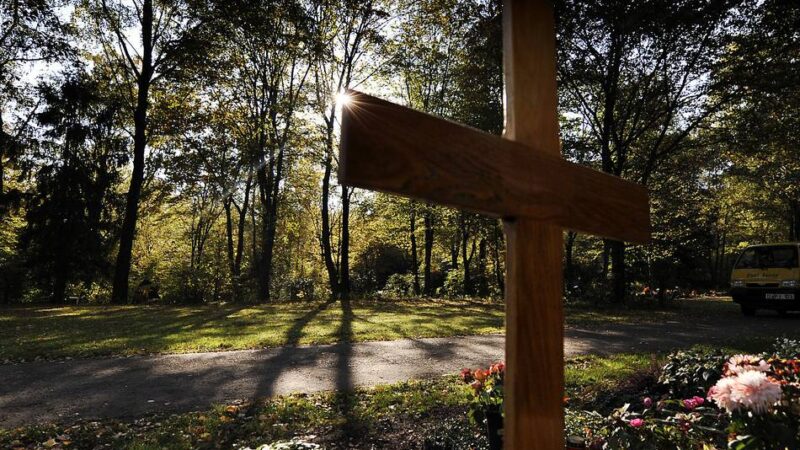 Gebührenerhöhung beschlossen: Beerdigungen in Moers werden teuer