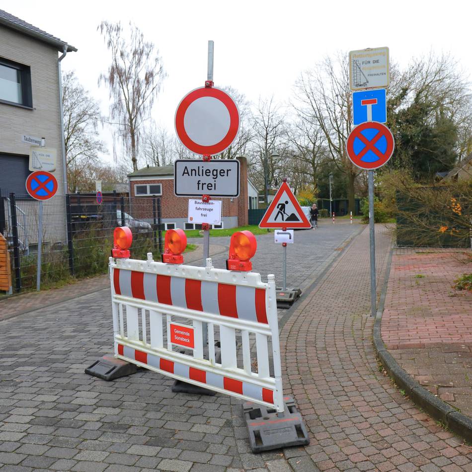 Verkehrschaos an Schulcontainern in Sonsbeck: „Wir müssen dringend verhindern, dass irgendwann ein Kind unterm Bagger liegt“
