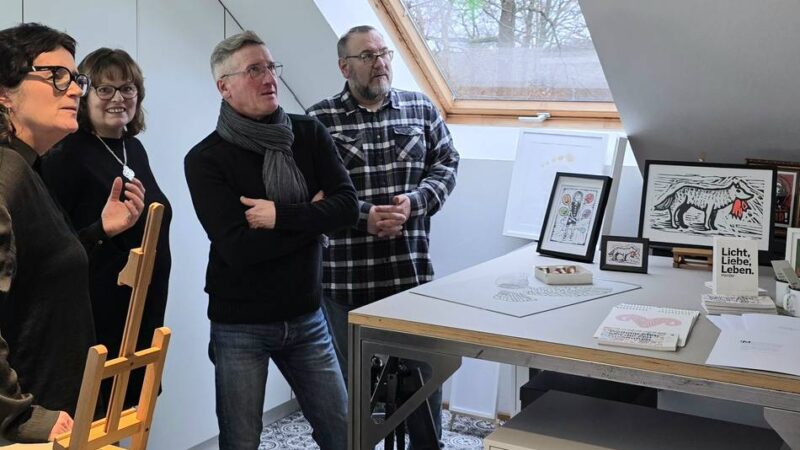 Ausstellung von Hückeswagener Grafikdesignerin: Offenes Atelier mit ausdrucksstarken Kunstwerken