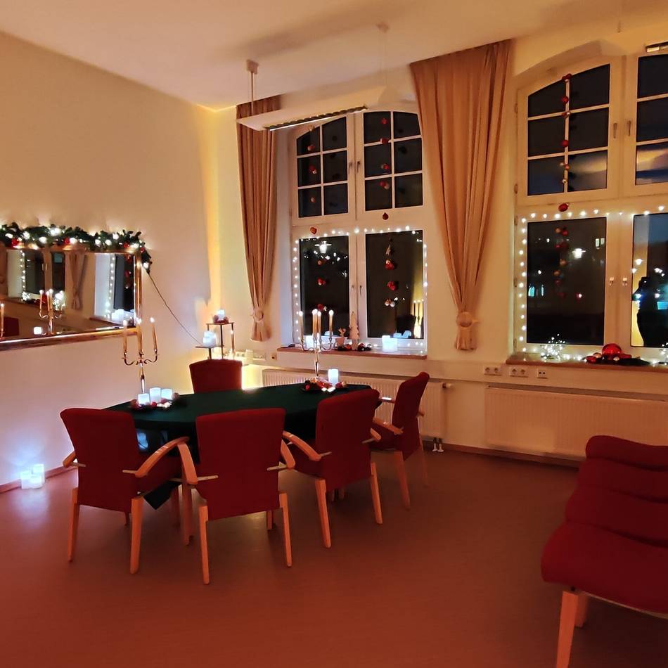 Besondere Trauungen in Dormagen: Ja-Wort im Kerzenschein – Stadt wirbt für Winterhochzeiten