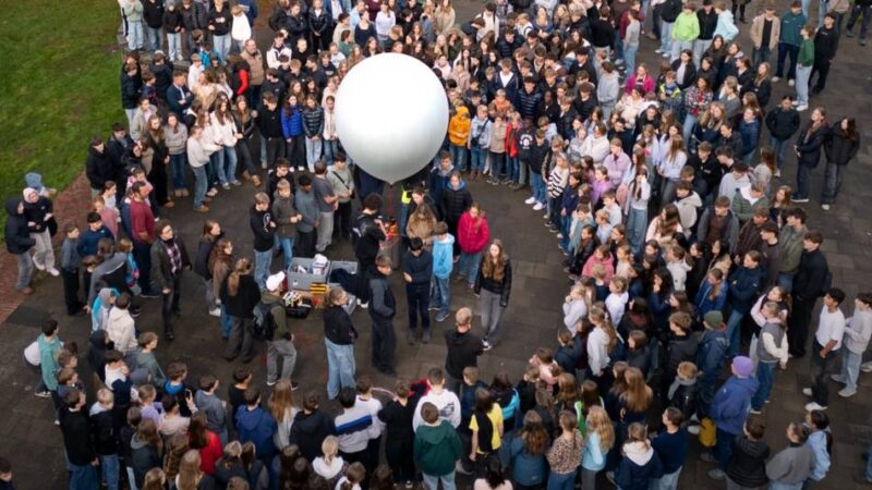Stratosphären-Ballonprojekt am St.-Bernhard-Gymnasium: Experimente in 30 Kilometer Höhe