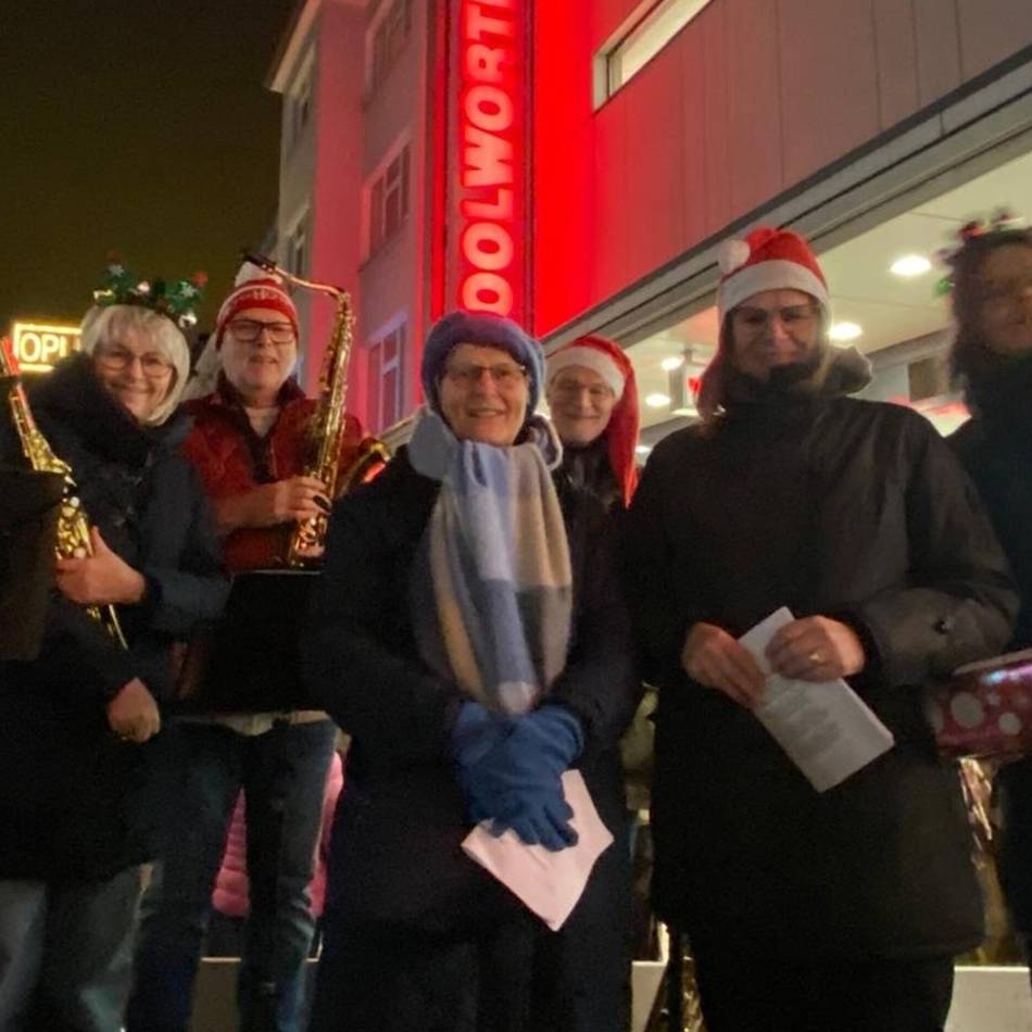 Aktion für den guten Zweck in Leverkusen: „Singen mit Gina“– voller Erfolg für Stimmen, Ohren, Tiere