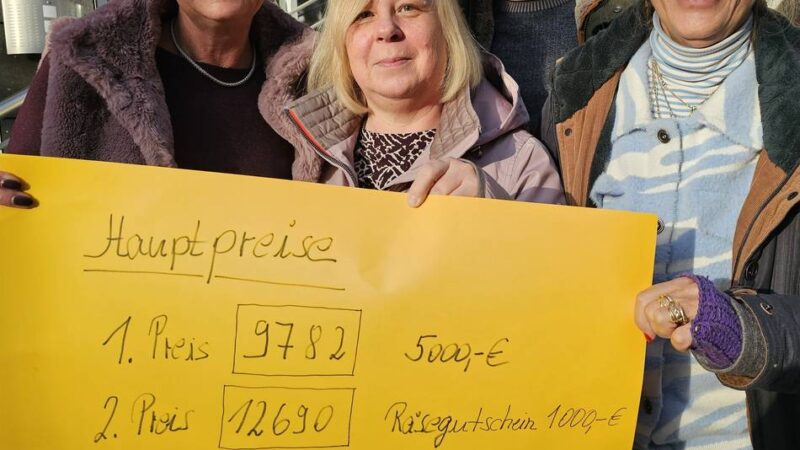 Weihnachtsverlosung in Hückeswagen: Losnummer 9782 gewinnt 5000-Euro-Gutschein