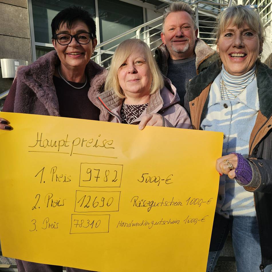 Weihnachtsverlosung in Hückeswagen: Losnummer 9782 gewinnt 5000-Euro-Gutschein