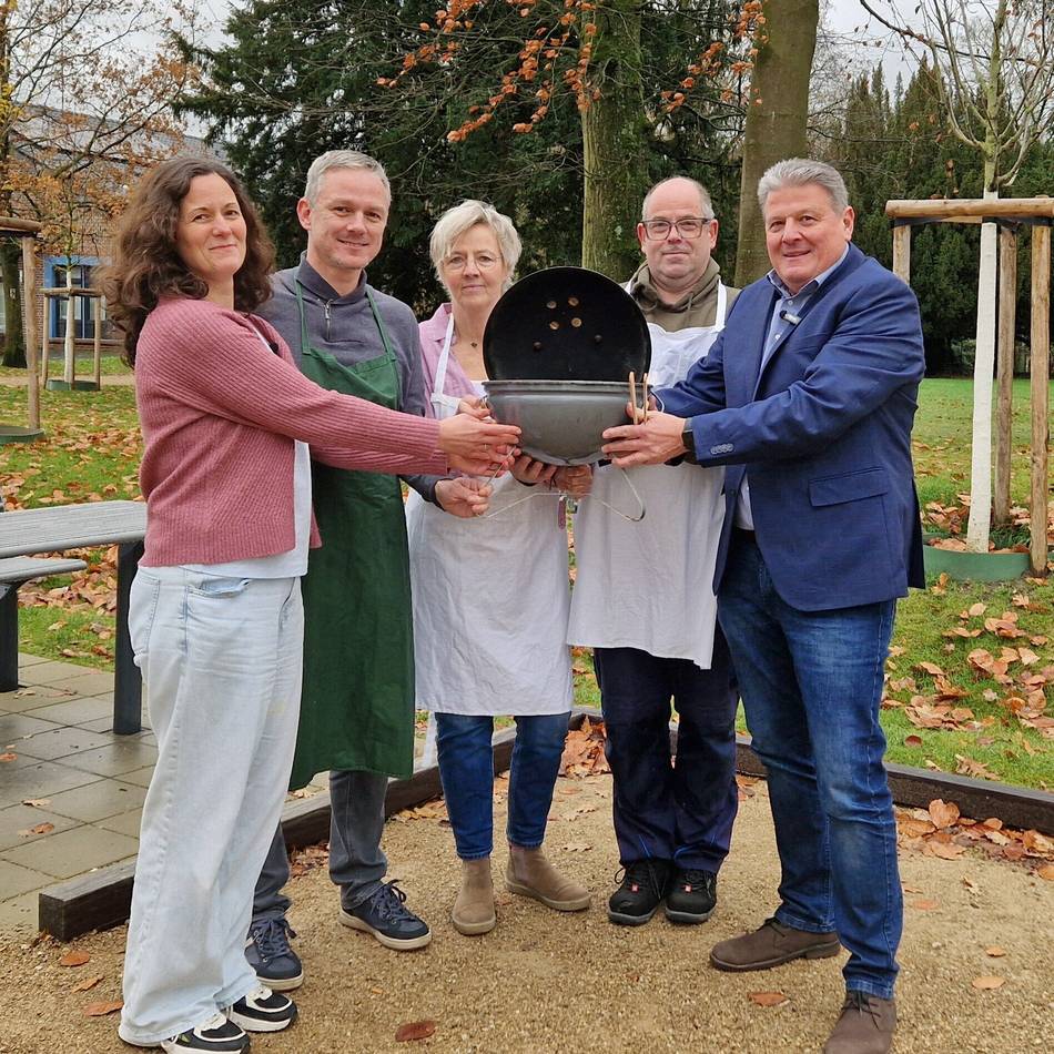 Aktion der Niederkrüchtener Verwaltung: Würstchen futtern für den guten Zweck