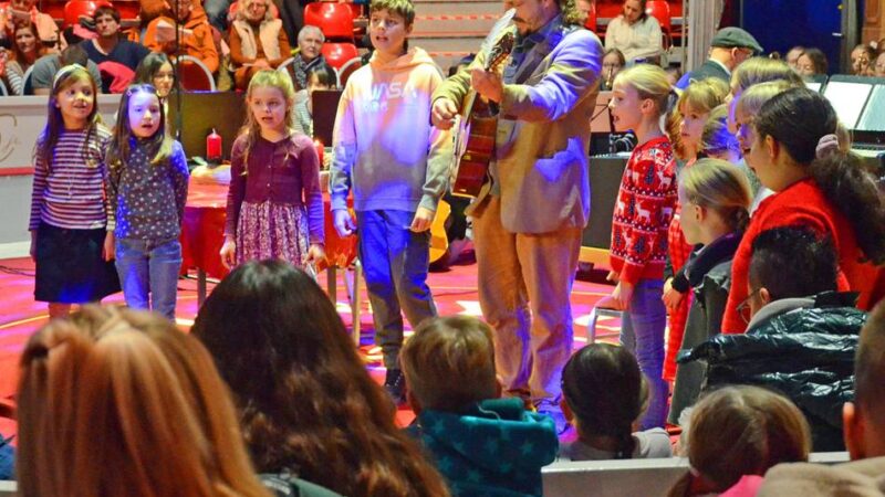 Ökumene in Xanten: „Wo kann man besser einen Adventsgottesdienst feiern als im Zirkuszelt“