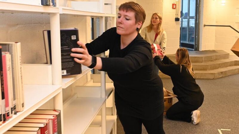 Nach dem Dachstuhlbrand in Wermelskirchen: Die Stadtbücherei ist wieder zu Hause