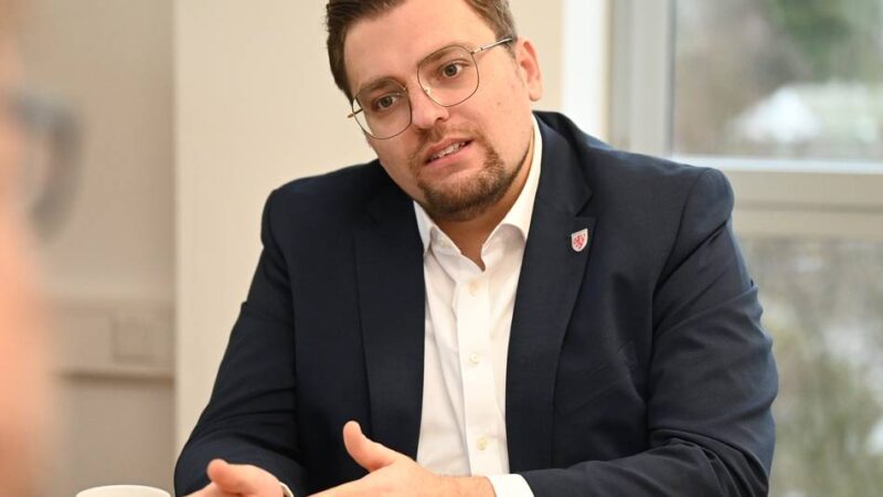 Radevormwalds Bürgermeister im Interview: „Wir sollten aufhören, in Schubladen zu denken“