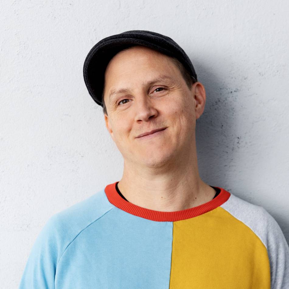 Kabarettist Sebastian 23 in Sonsbeck: Mit Gitarre und Humor gegen die Weltuntergangspanik