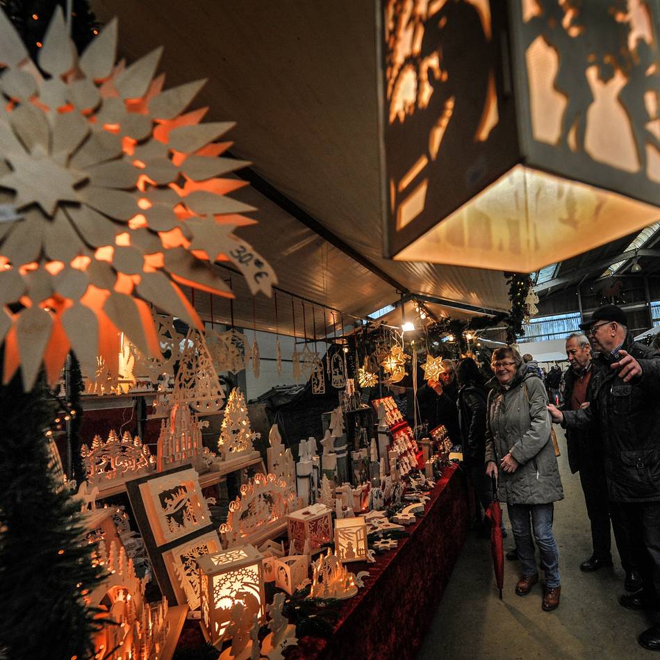 Am zweiten Advent: Budenzauber in der Praester Reithalle
