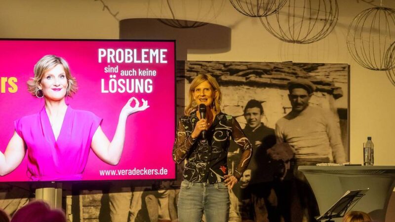 Vera Deckers begeistert in Kaarst: „Frauen können nicht wirklich stolz auf sich sein“