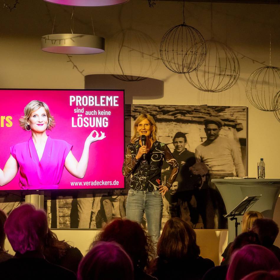 Vera Deckers begeistert in Kaarst: „Frauen können nicht wirklich stolz auf sich sein“