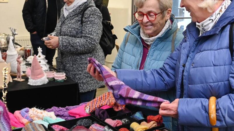 Zum „Hüttenzauber“ in Hückeswagen: Kulturmesse und Waffelbäckerei im Kultur-Haus Zach