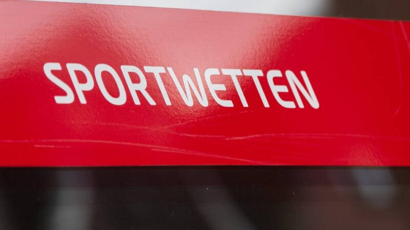 „Geldwäsche, Menschenhandel und moderne Sklaverei“: Wie Gladbach und Bayer mit dubiosen Wettanbietern umgehen