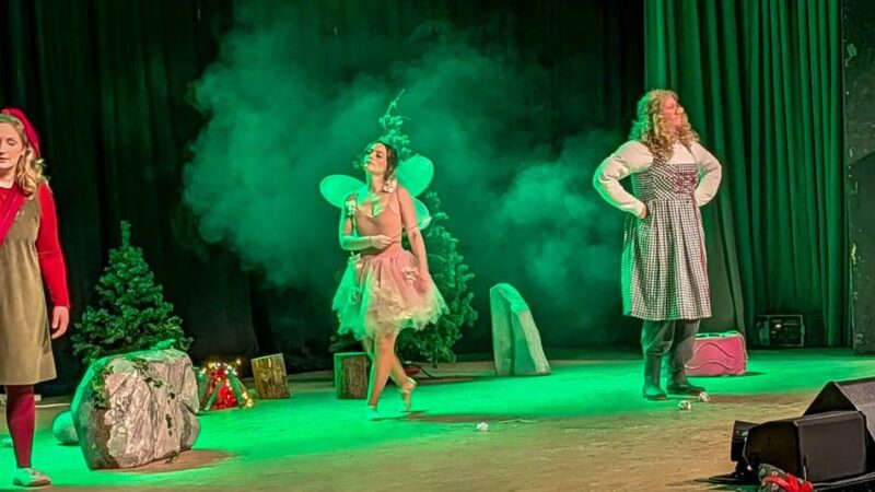 Purpur-Theater Waldniel präsentierte: „Der Nussknacker“ mit großer Deko und Musik