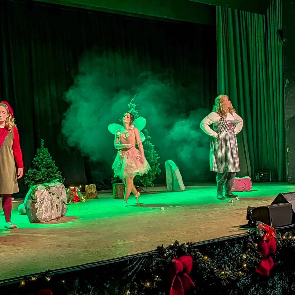 Purpur-Theater Waldniel präsentierte: „Der Nussknacker“ mit großer Deko und Musik