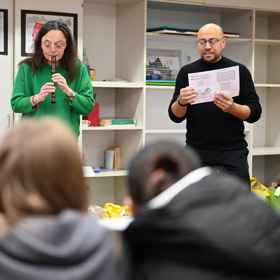 Hückeswagener Hauptschule: Vorgezogene Bescherung für 60 Jungen und Mädchen der Montanusschule