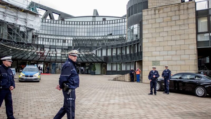 Kurioser Einsatz in Düsseldorf: Polizei stoppt Video-Dreh mit falscher Pistole am Landtag