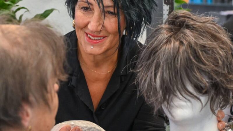 Betroffen von Haarausfall: „Es ist schon sehr unschön, wenn man als Frau Haare verliert“