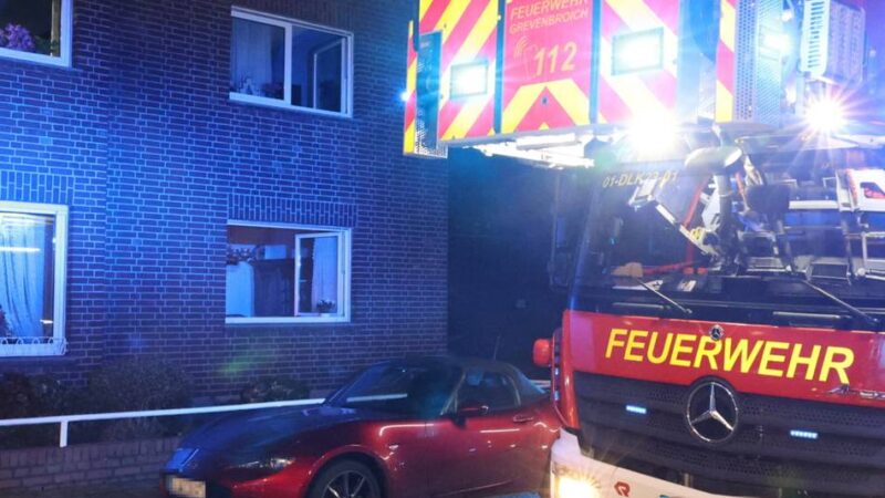 Einsatz in Grevenbroich: Wohnungsbrand in Allrath – Seniorin atmet Rauch ein