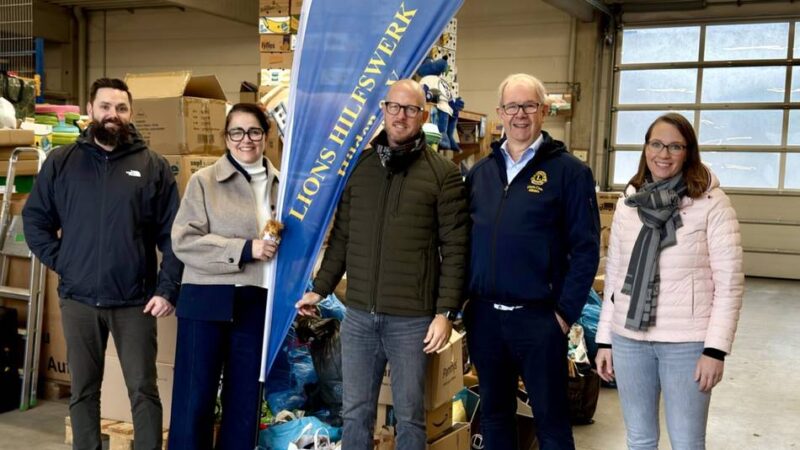 Spende des Lions Clubs: Zwei Tonnen Kinderkleidung und Spielsachen für das Friedensdorf