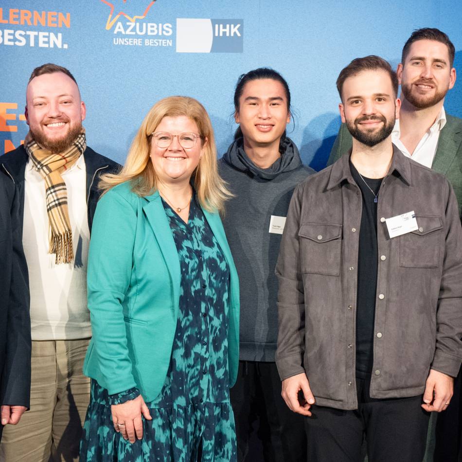 Stadtgespräch Krefeld: Bestenehrung, Geschenkübergabe, Spenden und eine politische Reise