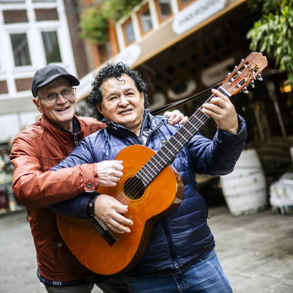 Auto raste in Kneipe in Düsseldorf: Wie eine Freundschaft einen schweren Unfall überlebte