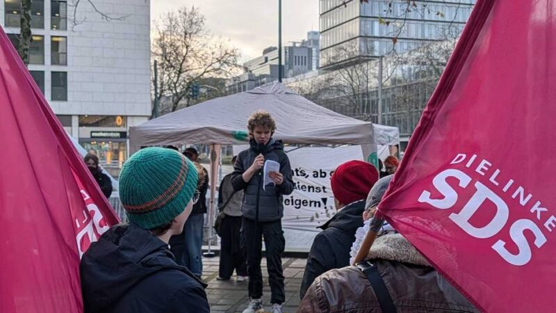 300 Teilnehmer bei zwei Demonstrationen: Schüler protestieren in Düsseldorf gegen den Wehrdienst